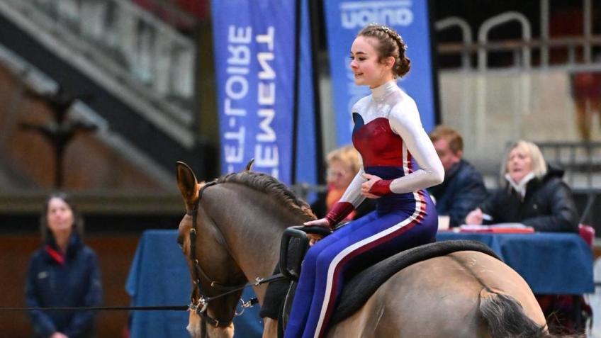 Fuel Billy’s Freight: Vaulting with Elizabeth 🇫🇷