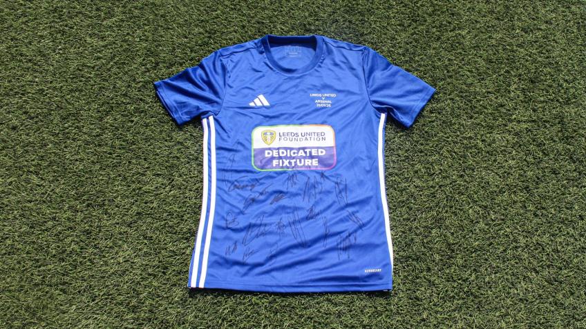 Win unique LUFC Player Signed Warm Up Shirt