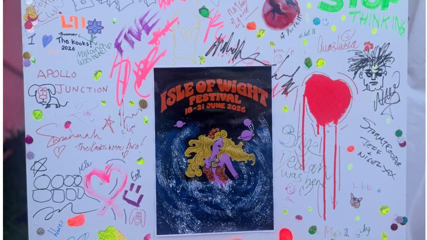 Win a signed canvas by Isle of Wight Festival acts