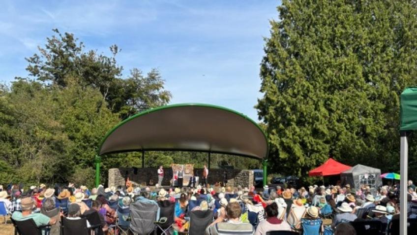Scarr Bandstand needs a disabled-access toilet!