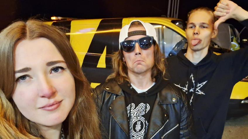 SLACKRR tour van