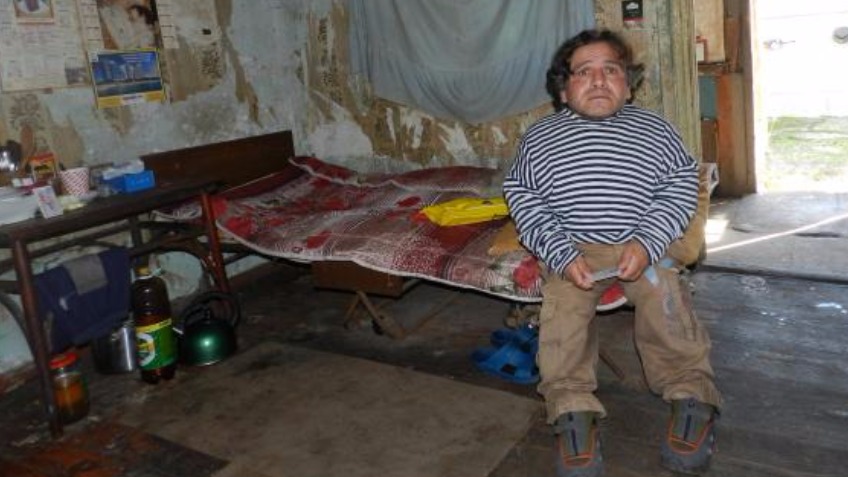 Help Omar to rent a cosy room