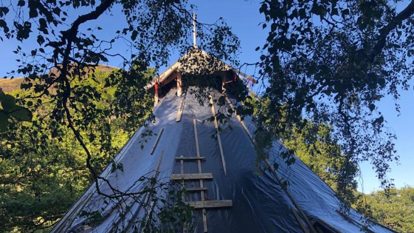 Help roof the Roundhouse of Spirit Horse