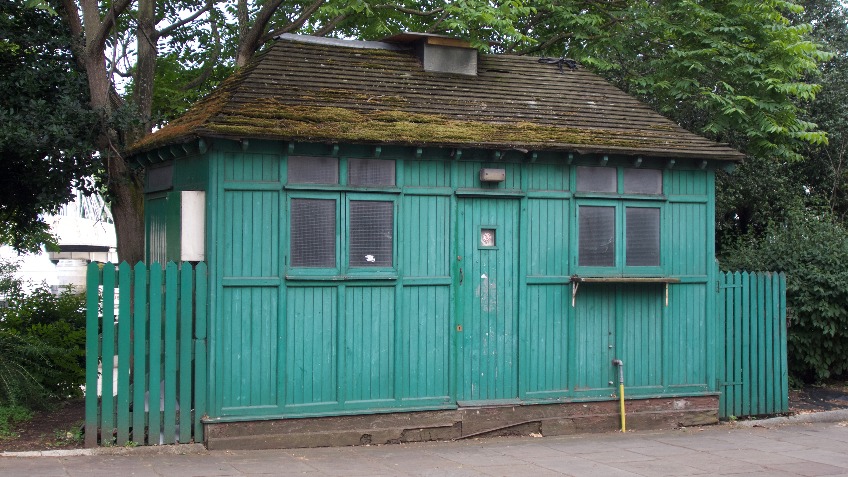 Renovation of Cabman's shelter to art gallery/cafe