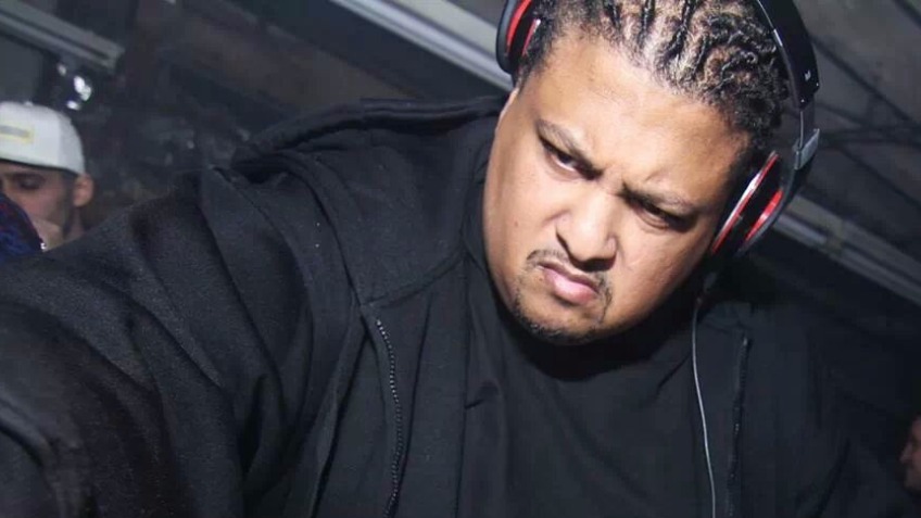 GET DJ DEEON TO BLOC