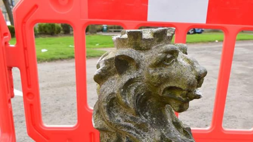 Repair The Sir John De Graeme memorial fountain