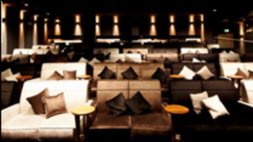 Mini Luxury Cinema, Great Food!!!