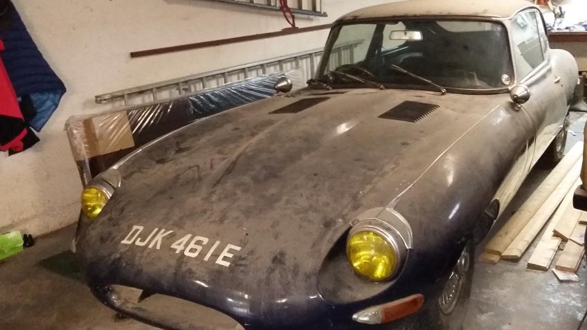 Jaguar e-type restoration after 20y garage
