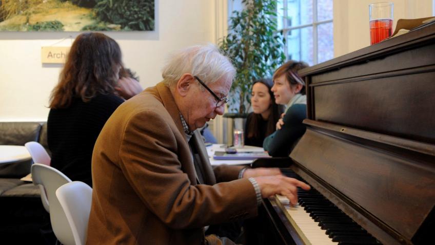 A piano in memory of Bob Maxwell