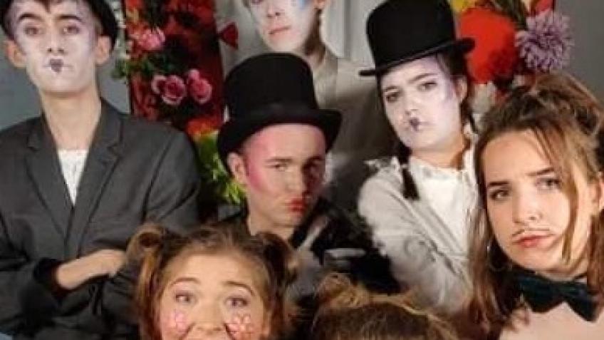 Neens and Peedle Have a Show
