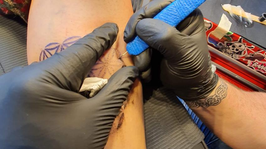 Karl Waites Tattoo, studio support.