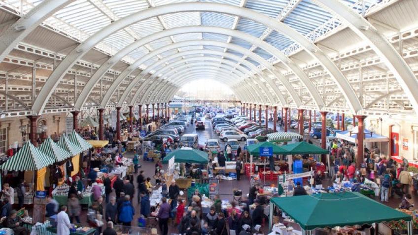 Farmers Market food parcels for shielded families.
