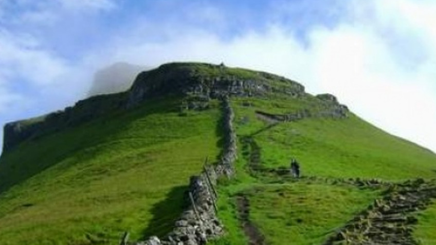 Birkacre Community Defibrillator 3 Peaks Challenge